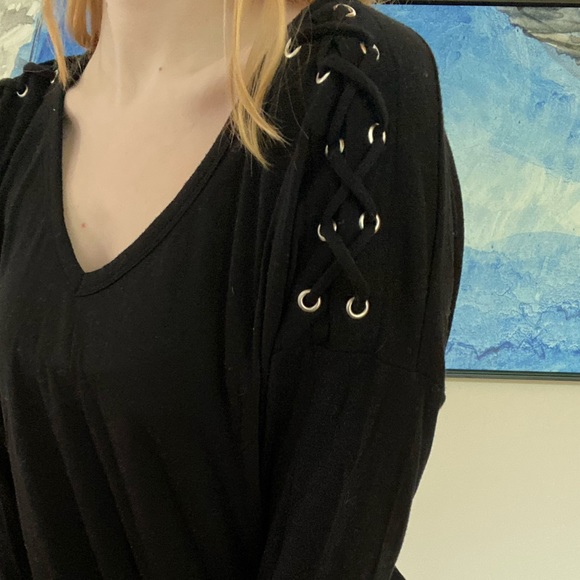 EXPRESS Black Long Sleeve With Ties on Sleeves - Picture 3 of 5